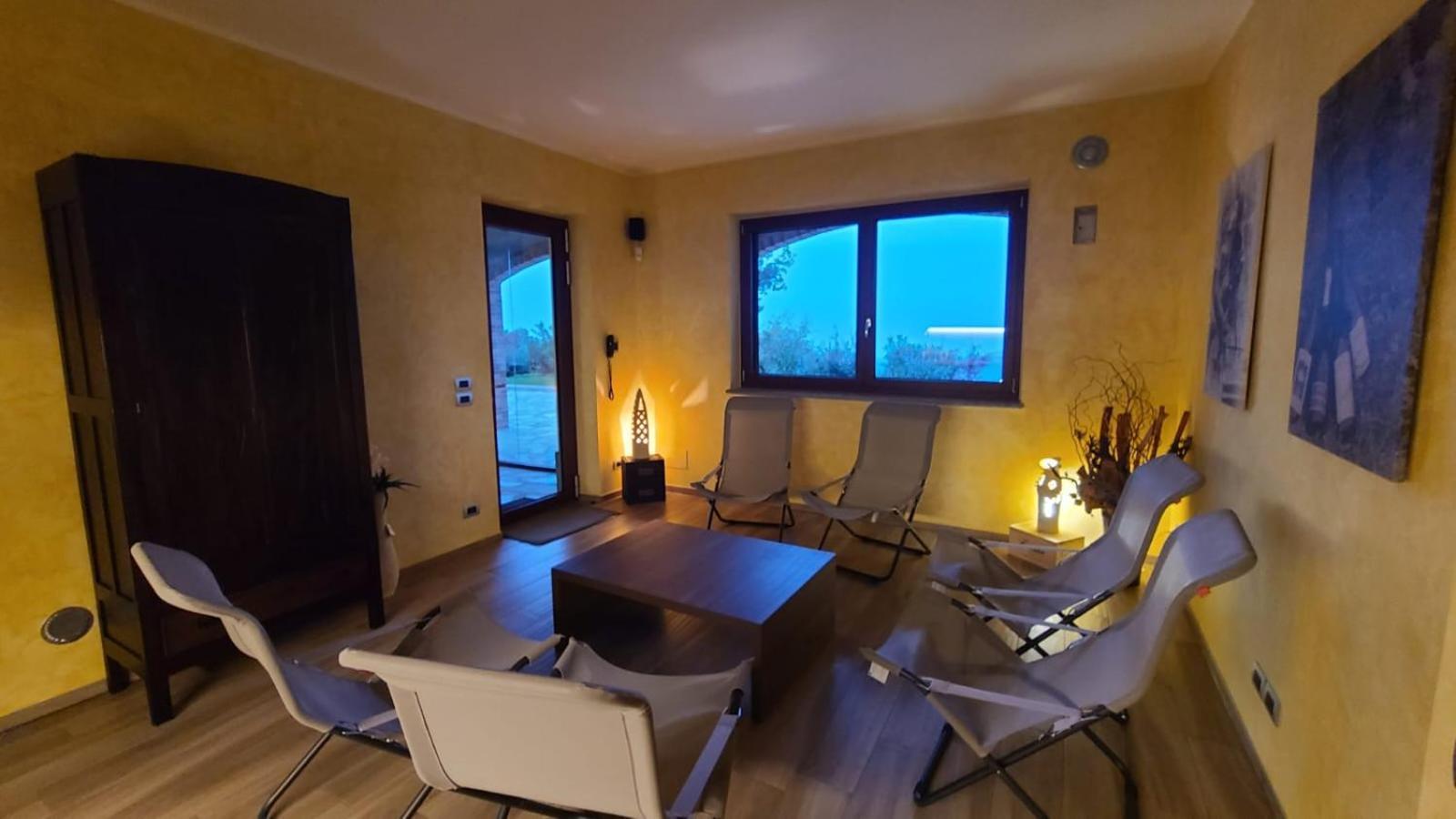 Casa Castella - Adults Only - Langhe Diano dʼAlba Exterior foto
