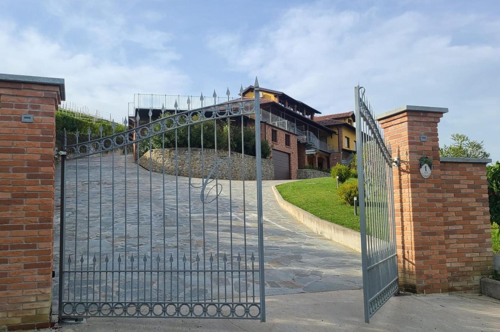 Casa Castella - Adults Only - Langhe Diano dʼAlba Exterior foto